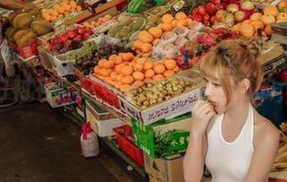 AISS爱丝(钻石版) - 最新作品来袭：陈雅漫的白衬衫，它可能是洗洁精做的，光洁得反光！