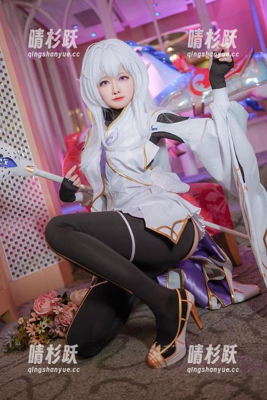 Arty亚缇 照片里的兔女郎:Arty亚缇带来最新的蓝色篇章