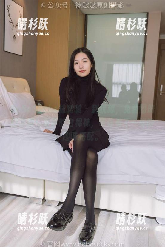 BoBoSocks袜啵啵 - 别犹豫，免费图册已更新！菠萝的白棉袜，带你看不一样的趣味搭配。