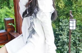 Feilin嗲囡囡 - 浴缸与网盘：周于希的写真暗潮汹涌
