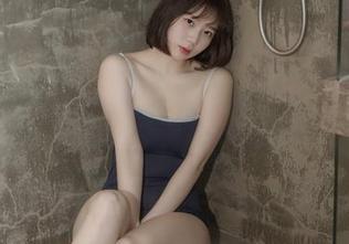 美脚的诱惑：MyuA(뮤아)在这张写真中彻底让人失去自我。