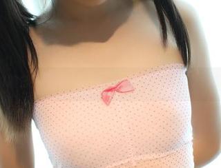 ROSI的白裙写真，一阵风吹过，照片里似乎有些期待