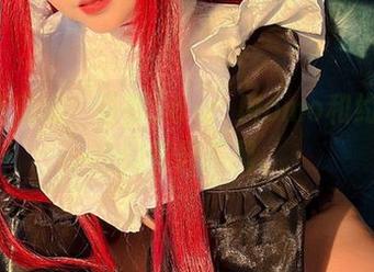 美图新魔法，看看Sayo Momo和约尔·福杰的怪异搭配。