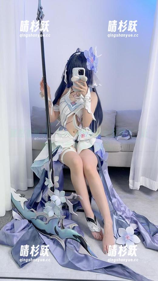 Seele麦麦 腿控看过来!Seele麦麦的长腿照片,让你想起那条街头的风。