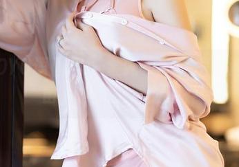 XIAOYU语画界 - 金纯一的私房泳池小宇宙，水光潋滟的那种