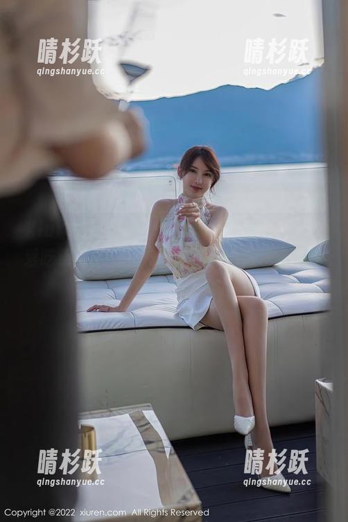 Xiuren秀人网 - 别种草，直接看！汐汐爱吃草莓的“女友”作品集更新了，感动到停顿的深意。