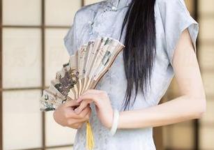Xiuren秀人网 - 白白Alina的写真，让你的目光停留在她的裸足上！