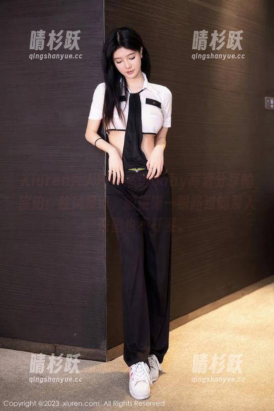 Xiuren秀人网-私语baby Xiuren秀人网 - 私语baby高清分享的旅拍:趁风景好,顺便瞄一眼路过的那人,没图也不打紧。