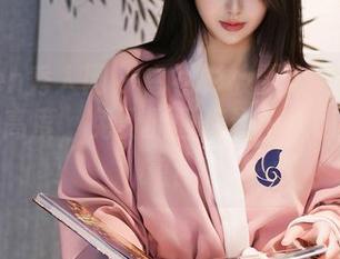 Xiuren秀人网 - 白衬衫被雯大王susie穿出新高度，免费原图传送中，请自备干粮！