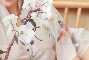 YouMi尤蜜荟 - 套图上线！合法萝莉的可爱，记得下载后慢慢观察她的小动作！