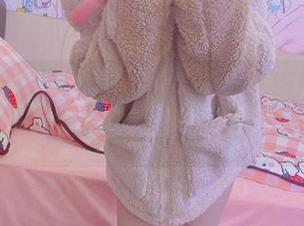 女孩与at鲨鱼的碰撞：无法抗拒的写真图集