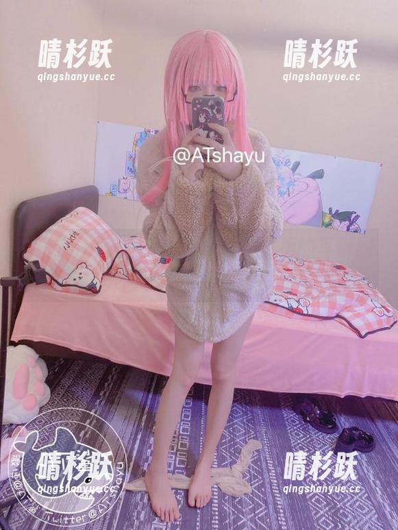 女孩与at鲨鱼的碰撞：无法抗拒的写真图集