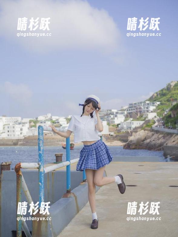纯白色调的写真，nagesa魔物喵的眼神却在跟我说：“这颜色，我也是刚学会的！”
