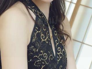 丽柜 - 美图美图，Amily的套装让我心里琢磨：衣服这么好看，能不能借我穿一天？