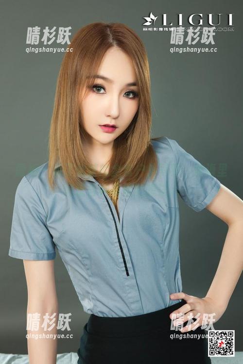 丽柜-怡萱 丽柜 - 看了怡萱的全套户外写真,脑海里闪过各种奇怪的想法。