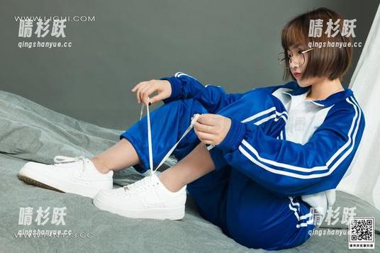 丽柜 - 桃子+泳装=夏日高清照片的完美拼图