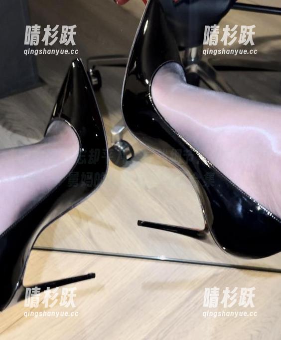 保守的二舅妈 微密圈 - 忘却平凡,寻找细节:保守的二舅妈的丝袜图片疯狂合集