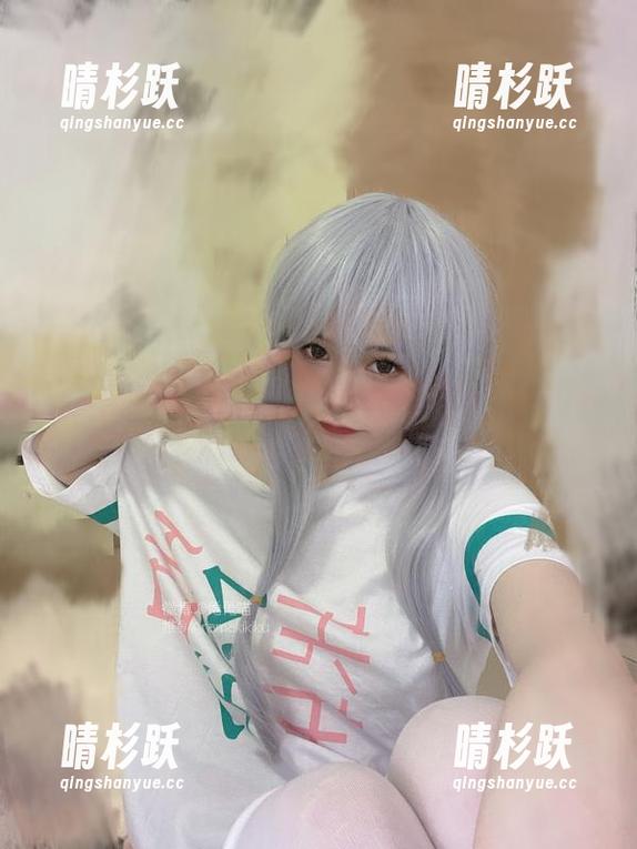 倦倦喵白裙的原图，真让人感觉，穿着这衣服的人都应该自带风。