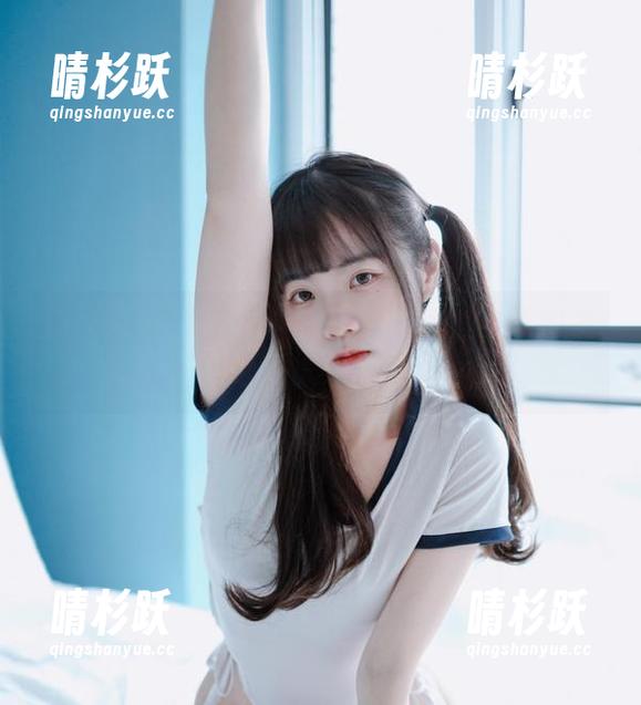 可可小白兔 原图来啦!可可小白兔的电车上女高中生,壁纸也太好看了吧。