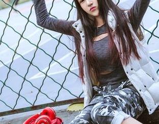 头条女神 - 白一晗的美足精选：走在风格前沿，虽说好像没穿鞋