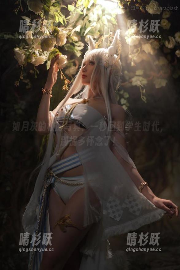 如月灰 如月灰的校服写真:一秒回到学生时代,别提多怀念了!