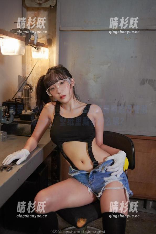 看姜仁卿(강인경)如何将豹纹和瞬息万变融为一体，壁纸里藏着什么呢？
