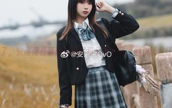 不说了，安曜曜最新的长腿写真又要火了，腿长就是任性。