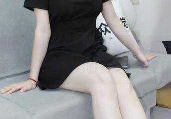 小众视觉 - 小薯条在连衣裙里的超高清正面，快来见证她的衣架子人生！