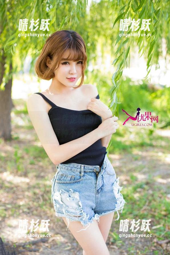 尤果网-小喜 尤果网 - 每一件定制的旗袍,小喜在图集里真是有种不问世事的优雅哟。