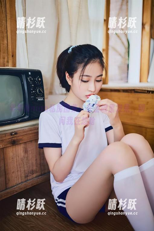 年年Nnian私房图集：在圣墟里发呆，别问我在想啥