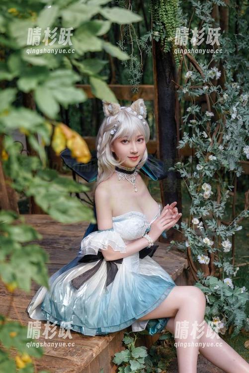 年年Nnian的短裤T恤，高清画面里，一个字——赞。不过怎么我总觉得搭配得更好会更完美呢？