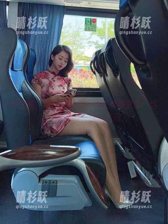 张老师 微密圈 - 张老师的红色内衣套图分享:这个夏天的一点小火花