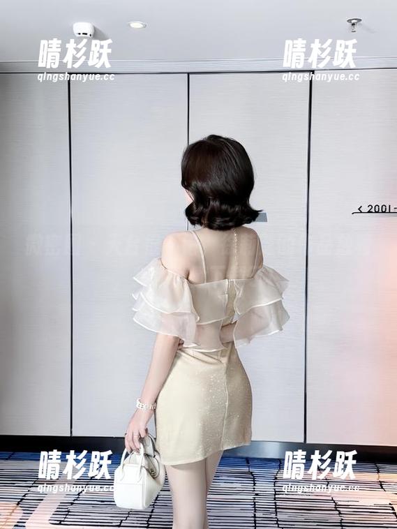 徐莉芝 微密圈 - 天台很不错,徐莉芝的作品放着,我就默默下载了!