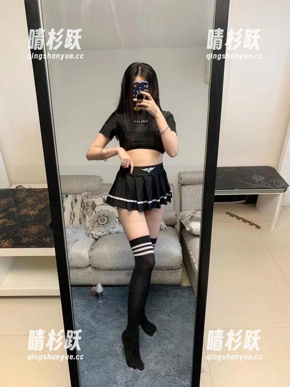 提袜少女 微密圈 - 最新图集——提袜少女的旅拍时刻,抓住每个“袜”点,乐到停不下来!