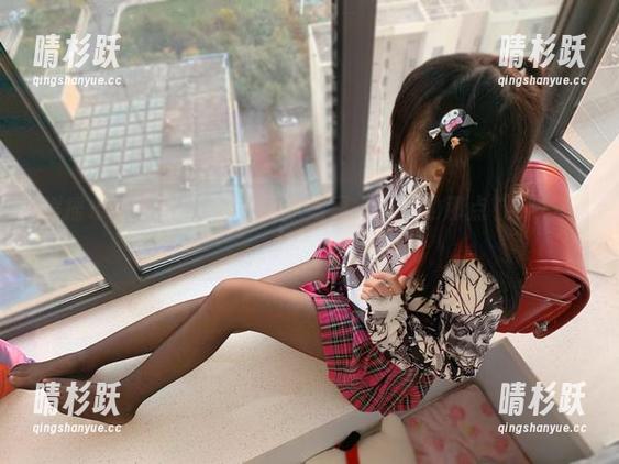 摇摇乐yoyo的白丝死库水写真，内心的那点“小火花”