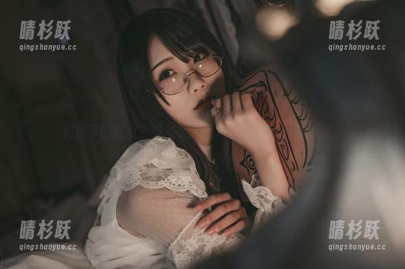 晓美妈 月光下的修女?晓美妈用图片把我们带进奇妙夜。
