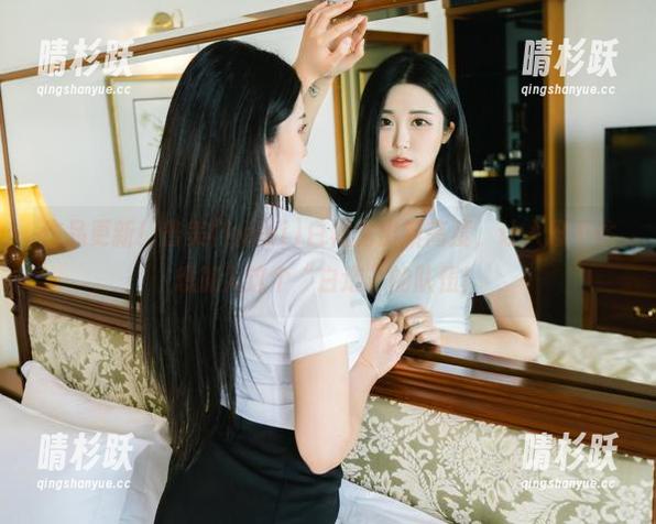作品更新！普美(bomi)白裙秀出新高度，让人忍不住想加入这个“白造”的队伍！