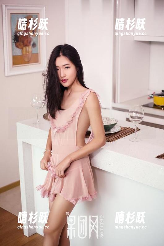 果团网-蜜桃Q妹儿 果团网 - 在线分析,蜜桃Q妹儿的白衬衫究竟能掩盖多少?
