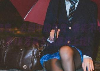 夜幕降临，公园中的俏皮–柒柒不可爱深夜JK写真全集即将上线！