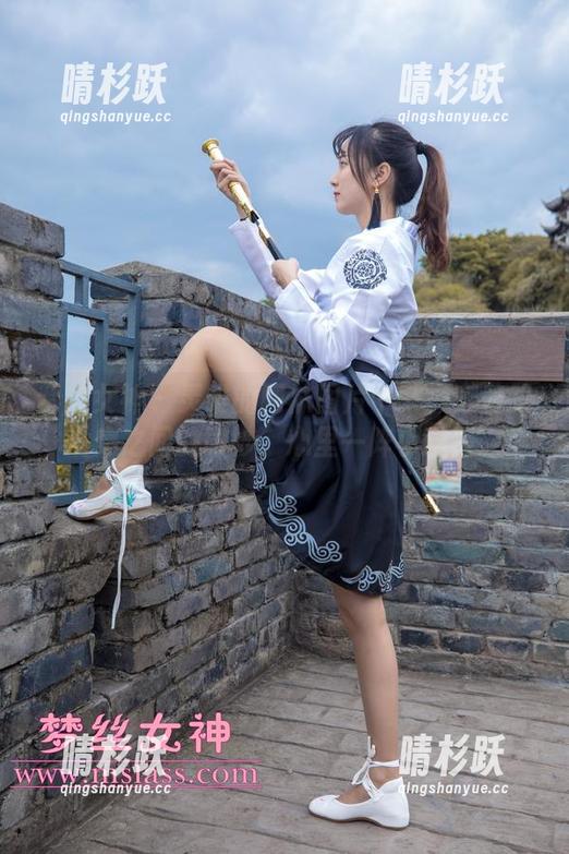 梦丝女神 - 灵唯的网袜图片中——穿着跟没穿之间的微妙，心里一阵小欢喜。