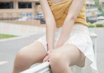 梦丝女神 - 办公室里的莹仙女，最新美图总是让人分心。