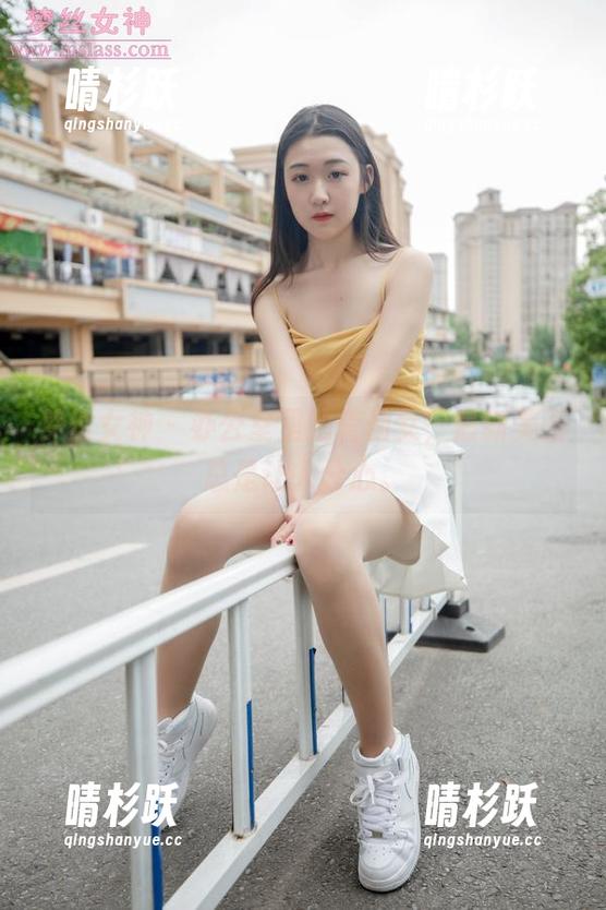 梦丝女神-莹仙女 梦丝女神 - 办公室里的莹仙女,最新美图总是让人分心。