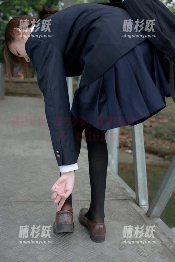 森萝财团 图包好物:红衣少女,森萝财团的“制服”,呃,有几分喜欢呢?