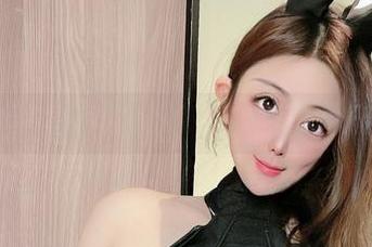 微密圈 - 牛仔裤里的海豚baby，这组套图显然超出了我的预期。