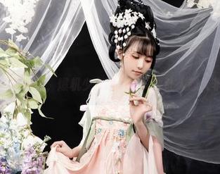 更新后的花间集，爆机少女喵小吉又要让人想入非非了？