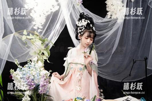 更新后的花间集，爆机少女喵小吉又要让人想入非非了？