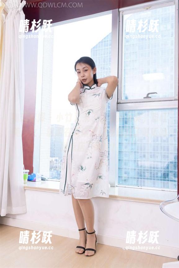 物恋传媒 - 小竹又来了～最新写真，粉红美少女，明明在说话却让我想到了附近的甜点店，哈哈！