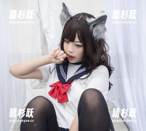 白烨烨 职业装写真里的白烨烨,迷之自信从哪里来的?