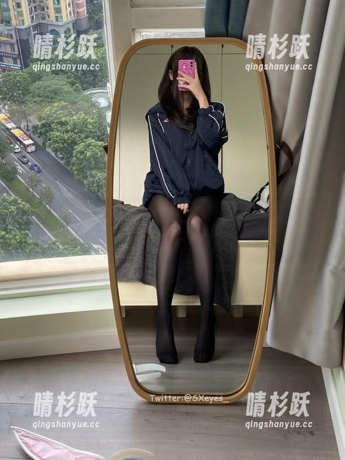 不怕不怕,眼酱大魔王w在线交作业,这次是充满御姉感的魔女与原图的较量!