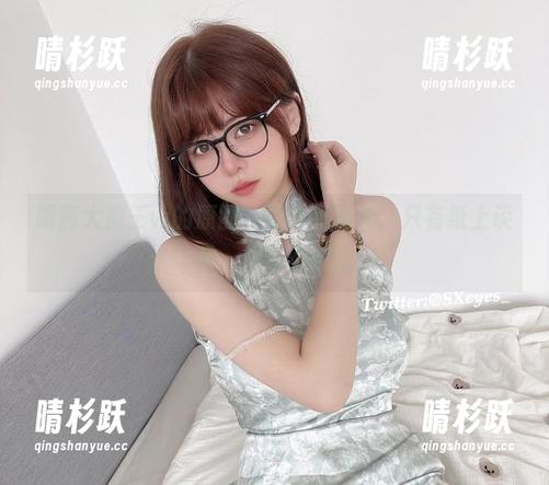 眼酱大魔王w 眼酱大魔王w的原图:短裙和夏天,只有纸上谈兵,根本不怕冷